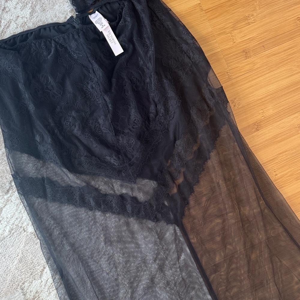 Victoria's Secret Lace Ensemble - Picture 4 of 5